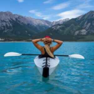 Traveller kayaking in Canadian Rockies
